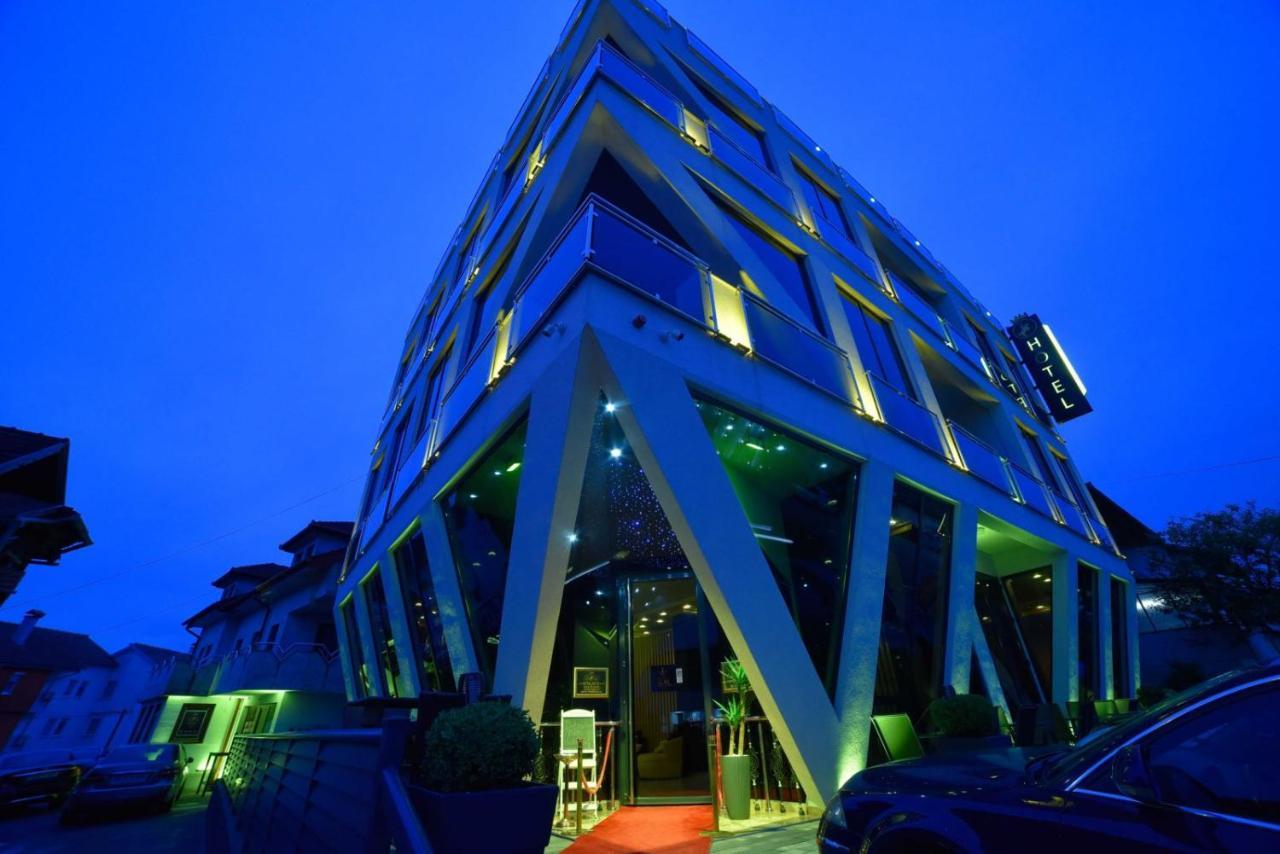 Hotel Palace 벨리카 클라두사 외부 사진